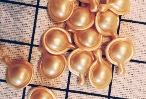 雅頓金膠怎么打開？雅頓金膠膠囊怎么扭開？