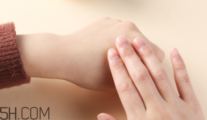 凡士林有什么作用 凡士林有什么功效 凡士林有什么作用 凡士林有什么功效