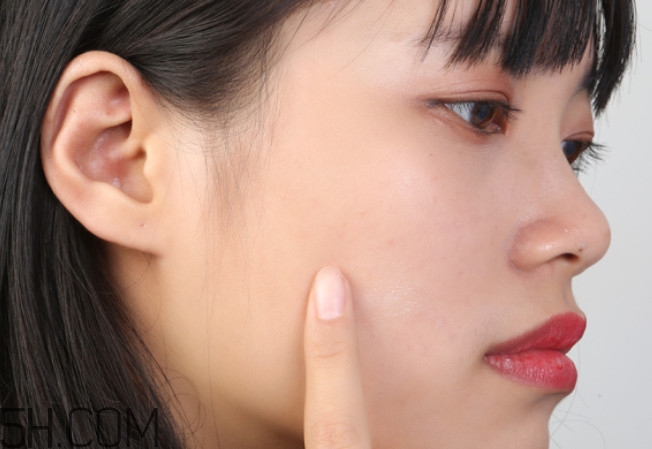 凡士林有什么作用 凡士林有什么功效 凡士林有什么作用 凡士林有什么功效