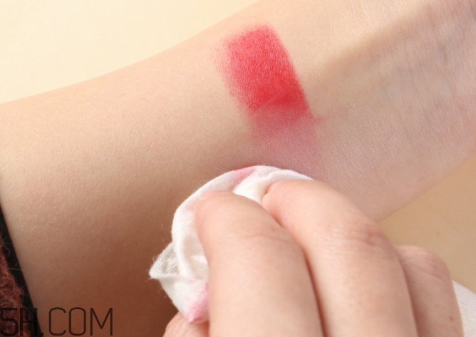 凡士林有什么作用 凡士林有什么功效 凡士林有什么作用 凡士林有什么功效