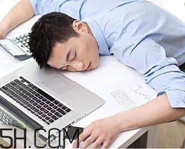 上班族怎么正確睡午覺(jué)？怎么正確的在公司睡午覺(jué)？