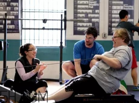 劃船機(jī)減脂效果如何？劃船機(jī)能減肚子嗎？