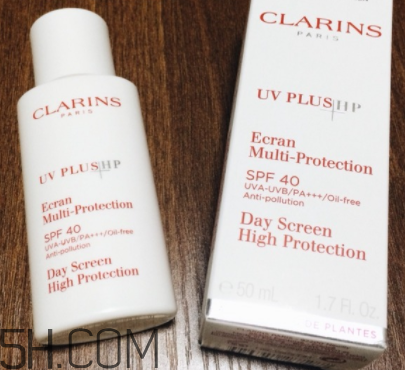 嬌韻詩隔離霜好不好用？嬌韻詩隔離霜油嗎？