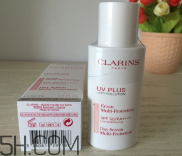 嬌韻詩隔離霜好不好用？嬌韻詩隔離霜油嗎？