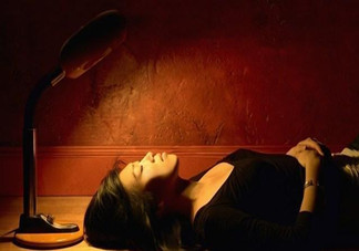 睡覺不關燈的危害有哪些？如何正確的睡個美容覺？