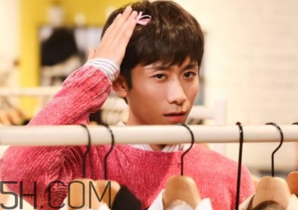 張一山式比心怎么做？張一山比心動(dòng)圖