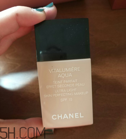 香奈兒全新米色時(shí)尚亮肌粉底液試用心得 香奈兒粉底液測評