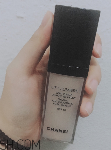 香奈兒光彩水潤(rùn)粉底液好用嗎？香奈兒粉底液使用感