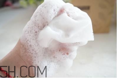 用了嘉娜寶洗顏粉還用洗面奶嗎？洗顏粉的正確打開方式