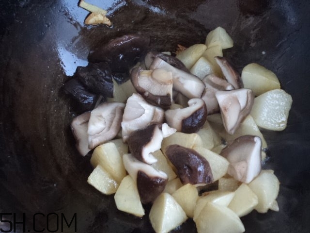 香菇和白蘿卜可以一起吃嗎？香菇和白蘿卜一起吃有什么好處？