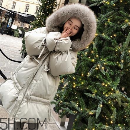 一般羽絨服充絨量是多少？羽絨服充絨量220克夠嗎？