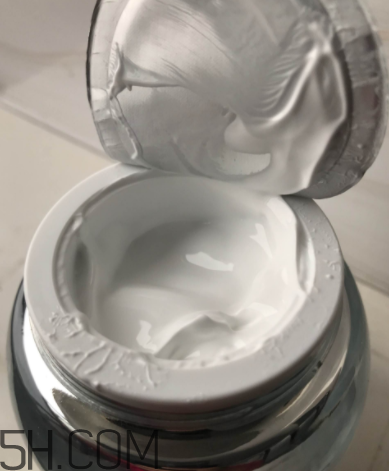 歐詩漫珍珠水光素顏霜油不油？歐詩漫珍珠素顏霜適合膚質(zhì)