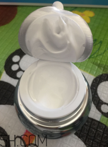 歐詩漫珍珠水光素顏霜含激素嗎？歐詩漫珍珠素顏霜刺激嗎