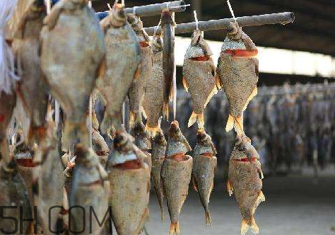 風(fēng)干魚長毛了還能吃嗎 風(fēng)干魚發(fā)霉了怎么辦 風(fēng)干魚長毛了還能吃嗎 風(fēng)干魚發(fā)霉了怎么辦