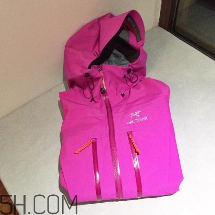 始祖鳥(niǎo)沖鋒衣怎么樣？始祖鳥(niǎo)沖鋒衣好在哪里？