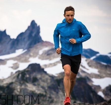 始祖鳥(niǎo)沖鋒衣多少錢？始祖鳥(niǎo)沖鋒衣價(jià)格