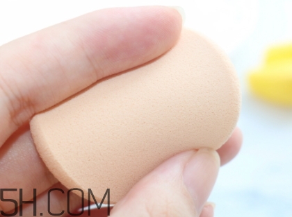 豬油膏和粉底液哪個(gè)先用？豬油膏和粉底液使用順序