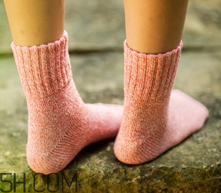 襪子洗完發(fā)硬怎么回事？為什么襪子洗完變硬？