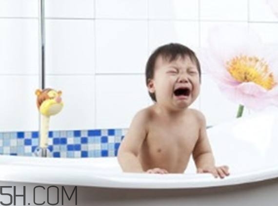 寶寶拉肚子可以洗澡嗎？寶寶拉肚子怎么洗澡比較好？