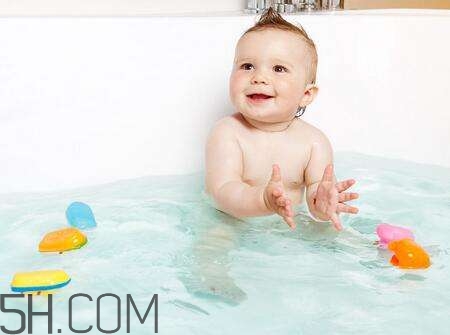 寶寶拉肚子可以洗澡嗎？寶寶拉肚子怎么洗澡比較好？