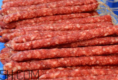 風(fēng)干腸和臘腸的區(qū)別 臘腸和的干腸區(qū)別 風(fēng)干腸和臘腸的區(qū)別 臘腸和的干腸區(qū)別