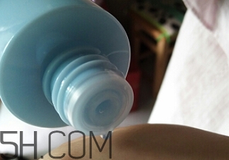 歐詩漫智慧水油不油？歐詩漫智慧水適合油皮嗎