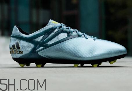 足球鞋長釘好還是碎釘好？足球鞋長釘碎釘區(qū)別