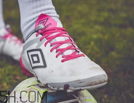 足球鞋磨腳后跟怎么辦？足球鞋磨大腳趾怎么辦？