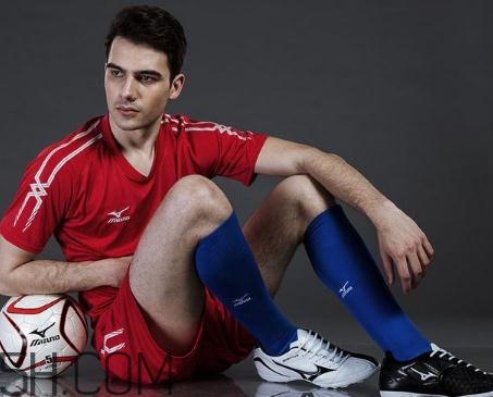 足球鞋磨腳后跟怎么辦？足球鞋磨大腳趾怎么辦？