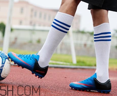 足球鞋怎么清洗？足球鞋可以用水洗嗎？