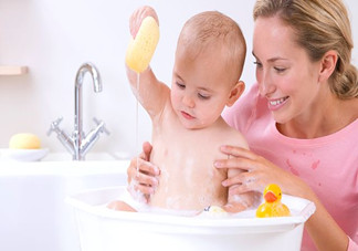 寶寶拉肚子可以洗澡嗎？寶寶拉肚子怎么洗澡比較好？