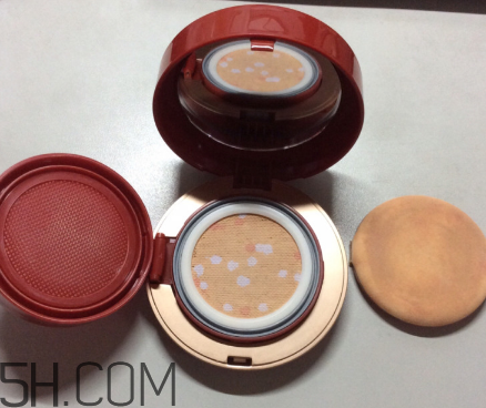 悅詩風吟紅石榴氣墊多少錢？悅詩風吟紅石榴氣墊使用心得