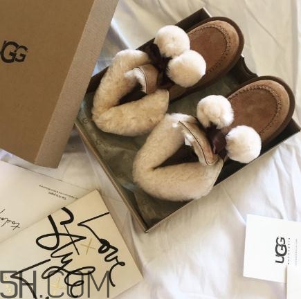 ugg雪地靴要穿襪子嗎？ugg是光腳穿嗎？