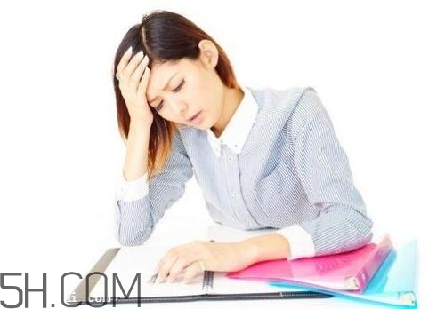 月經(jīng)前頭疼是怎么回事？月經(jīng)前有頭疼的癥狀嗎？