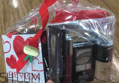 露華濃2018新春福袋多少錢？有什么？