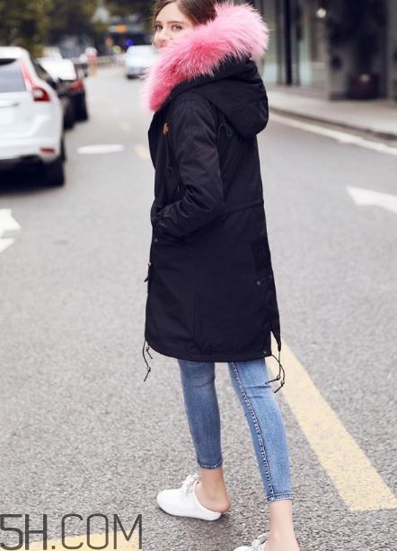 黑色派克服怎么搭配？黑色派克大衣搭配圖