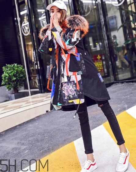 黑色派克服怎么搭配？黑色派克大衣搭配圖