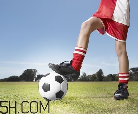 踢足球有哪些技巧？踢足球有哪些注意事項(xiàng)？