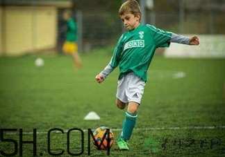 踢足球有哪些技巧？踢足球有哪些注意事項(xiàng)？