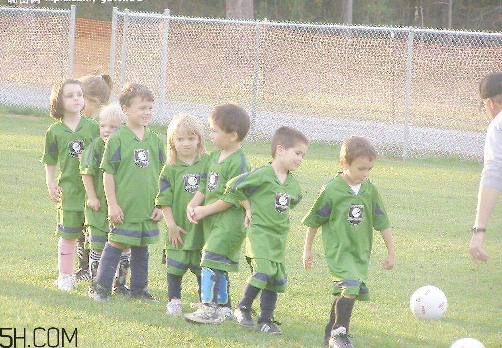 踢足球有哪些技巧？踢足球有哪些注意事項(xiàng)？