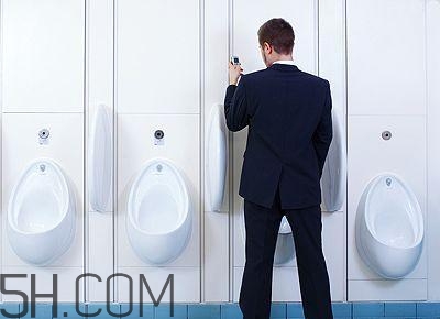 冬天尿多還是夏天尿多？冬天尿頻是怎么回事？