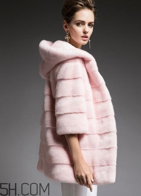 水貂皮草怎么鑒別？如何辨別水貂皮草真假？