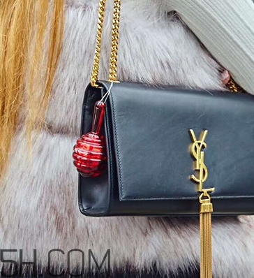 小蜜坊棒棒糖唇膏怎么打開？小蜜坊棒棒糖唇膏好用嗎？