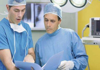 食道癌由什么原因引起的？食道癌晚期有什么癥狀？