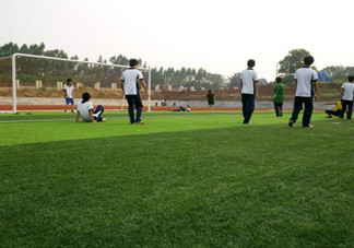 踢足球有哪些技巧？踢足球有哪些注意事項？