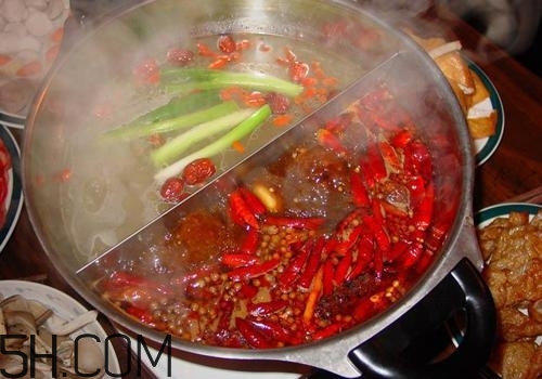 喉嚨有異物是食道癌嗎？如何預(yù)防食道癌？