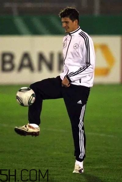 踢足球有哪些技巧？踢足球有哪些注意事項(xiàng)？