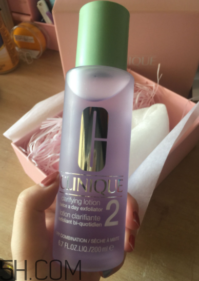 倩碧爽膚水哪個不含酒精？哪個適合敏感皮？