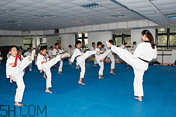 跆拳道能打架嗎？跆拳道打架厲害嗎？