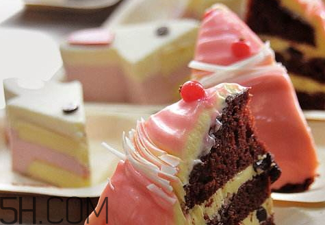 一塊蛋糕的熱量是多少 一塊蛋糕有多少卡路里 一塊蛋糕的熱量是多少 一塊蛋糕有多少卡路里